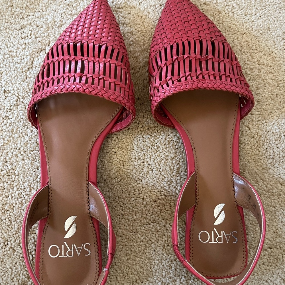 SARTO Women's Red Woven Flats - Picture 2 of 4